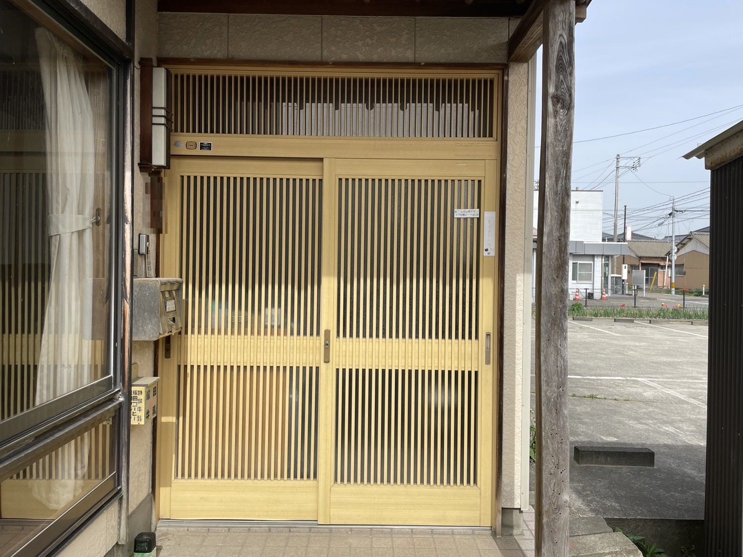 【新潟市の施工実例】YKKAPドアリモ　玄関引戸の交換でお家の印象が変わるの施工事例