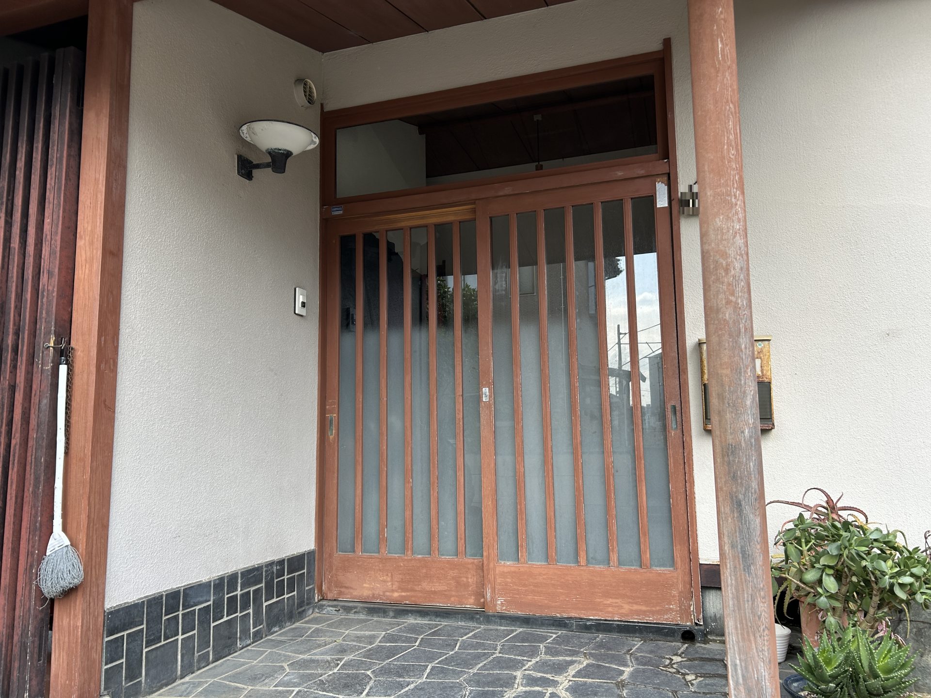 【新潟市の施工実例】YKKAPドアリモ　下枠レールをフラットにする玄関引戸リフォームの施工事例