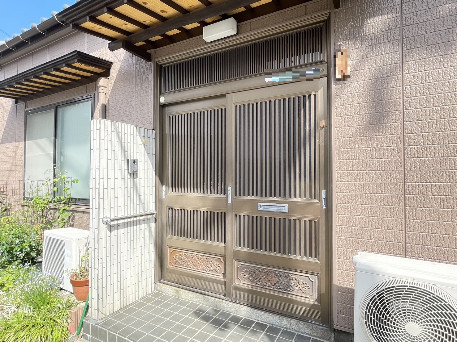 【新潟市の施工実例】YKKAPドアリモ　ご近所様からも好印象となった玄関引戸のリフォームの施工事例