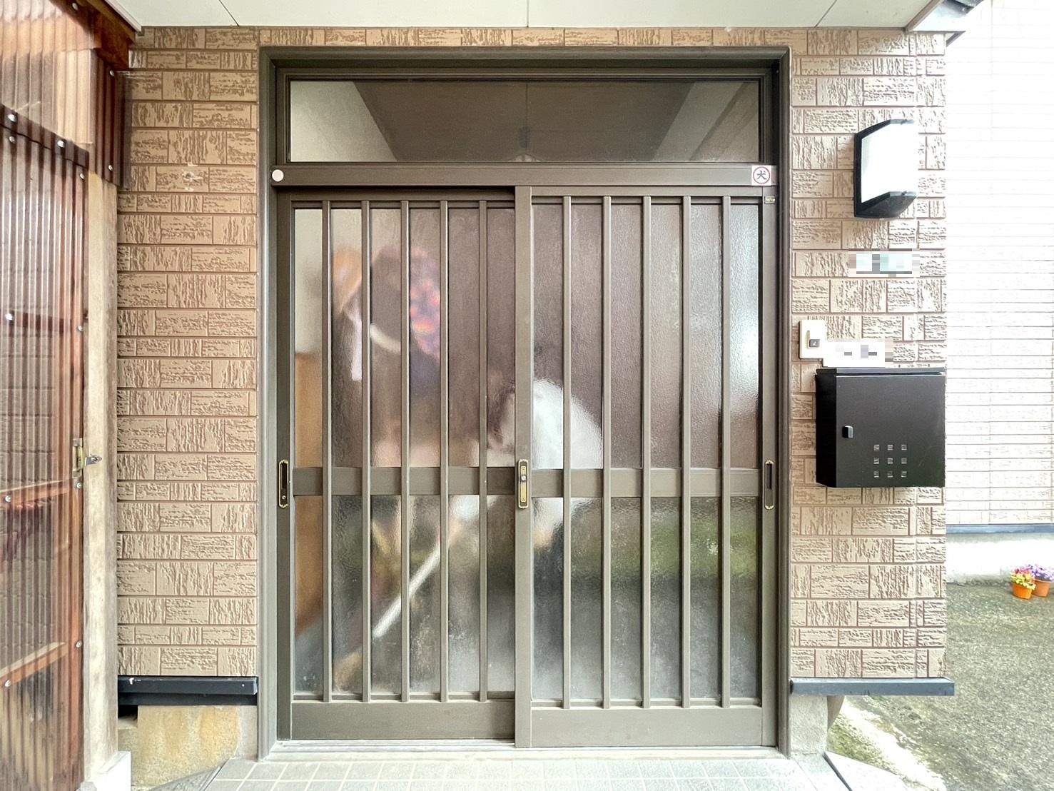【三条市の施工実例】YKKAPドアリモ　玄関引戸を玄関ドアへリフォームの施工事例